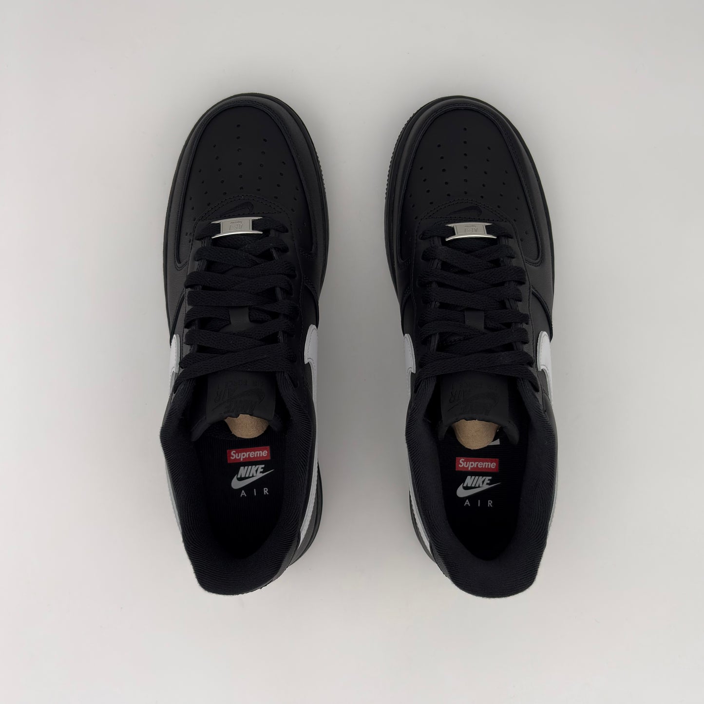 Nike Air Force 1 Low
Supreme Black White