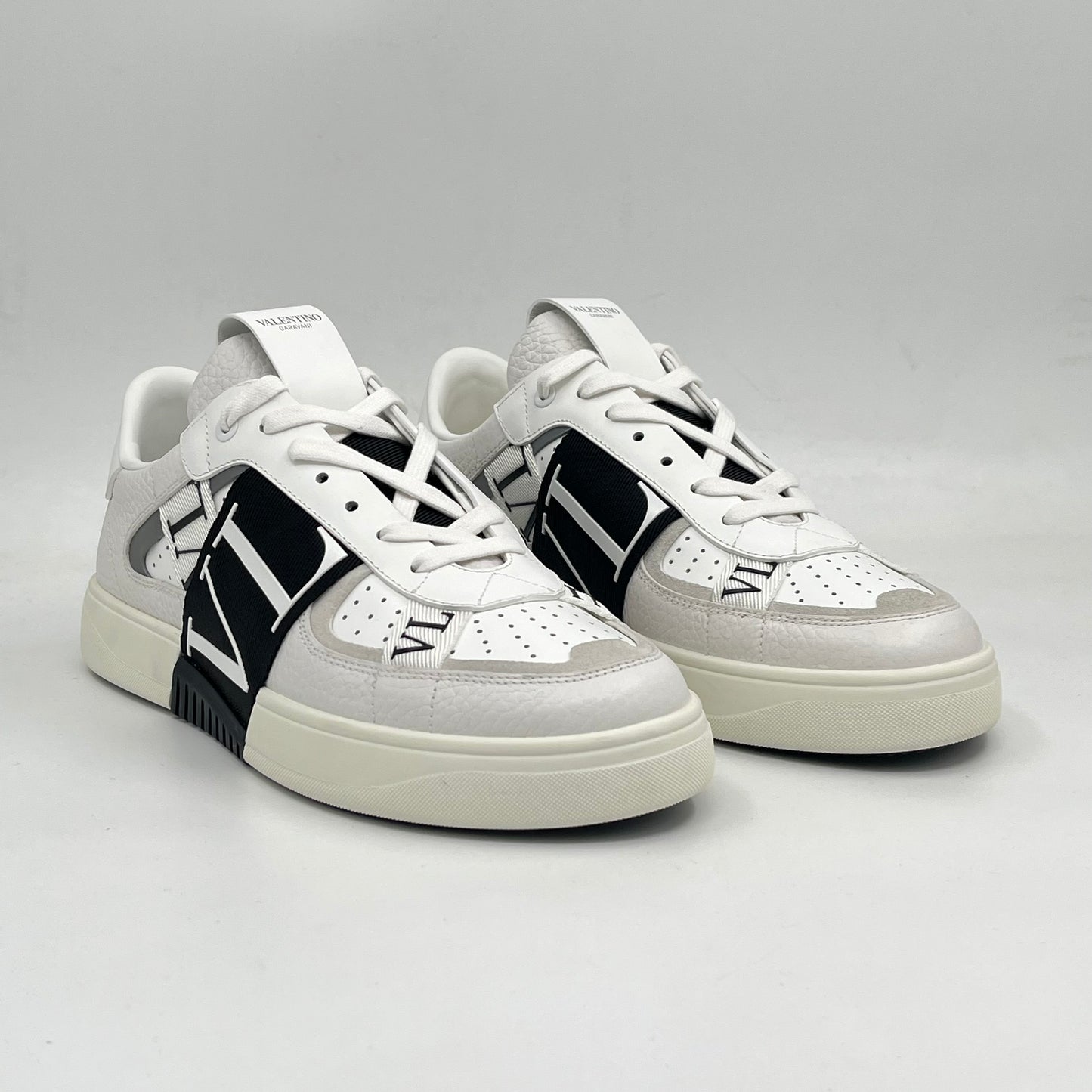 Valentino Garavani VL7N White Black