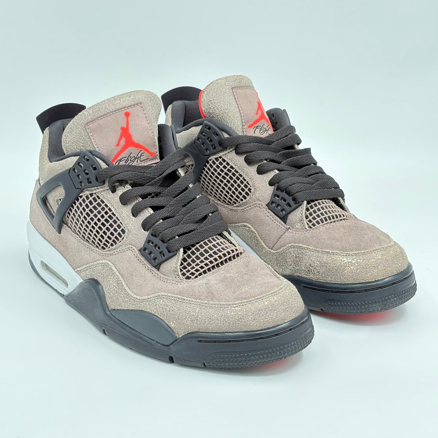 Jordan 4 retro Taupe Haze
(Pre-owned 9/10)