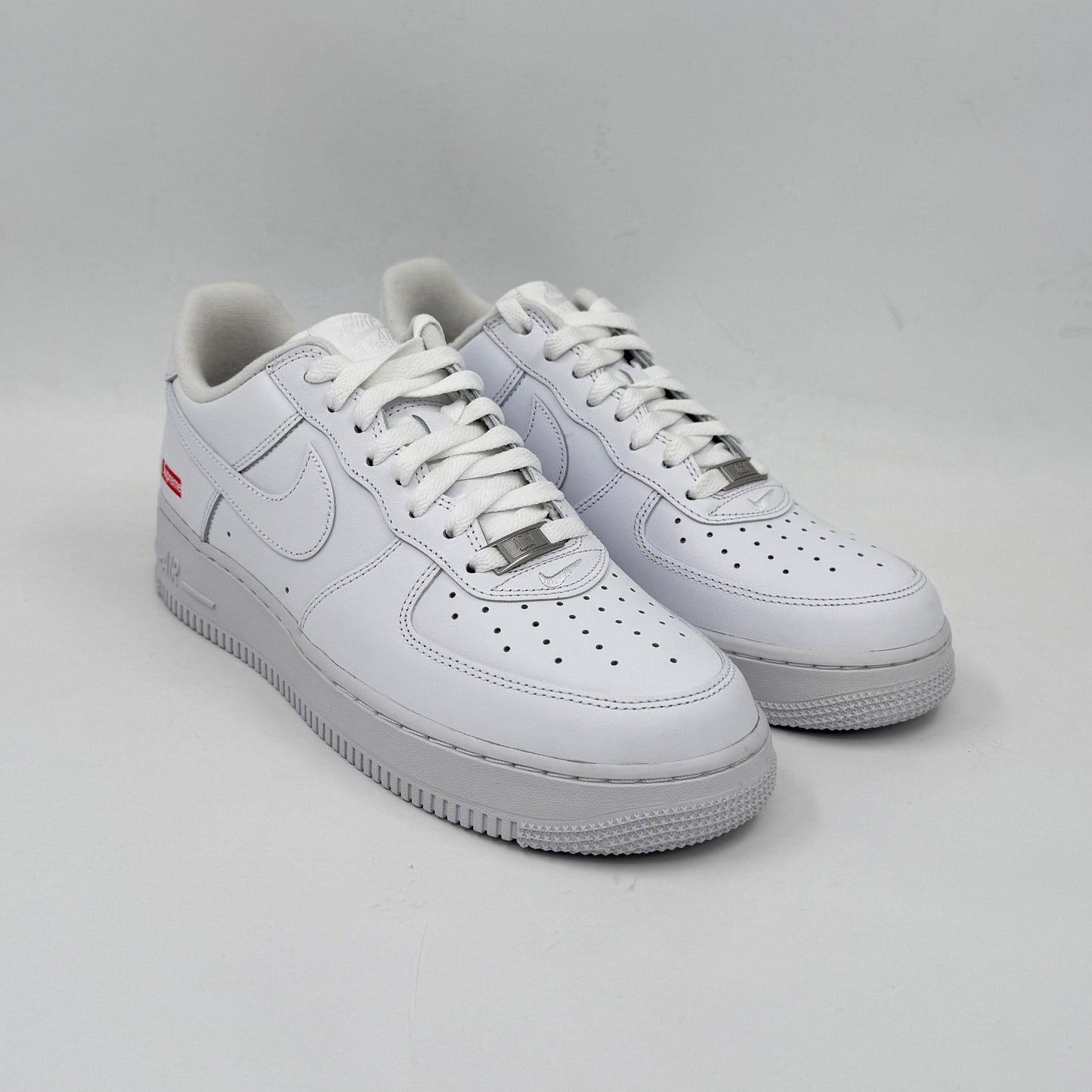 Nike Air Force 1 Low
Supreme White