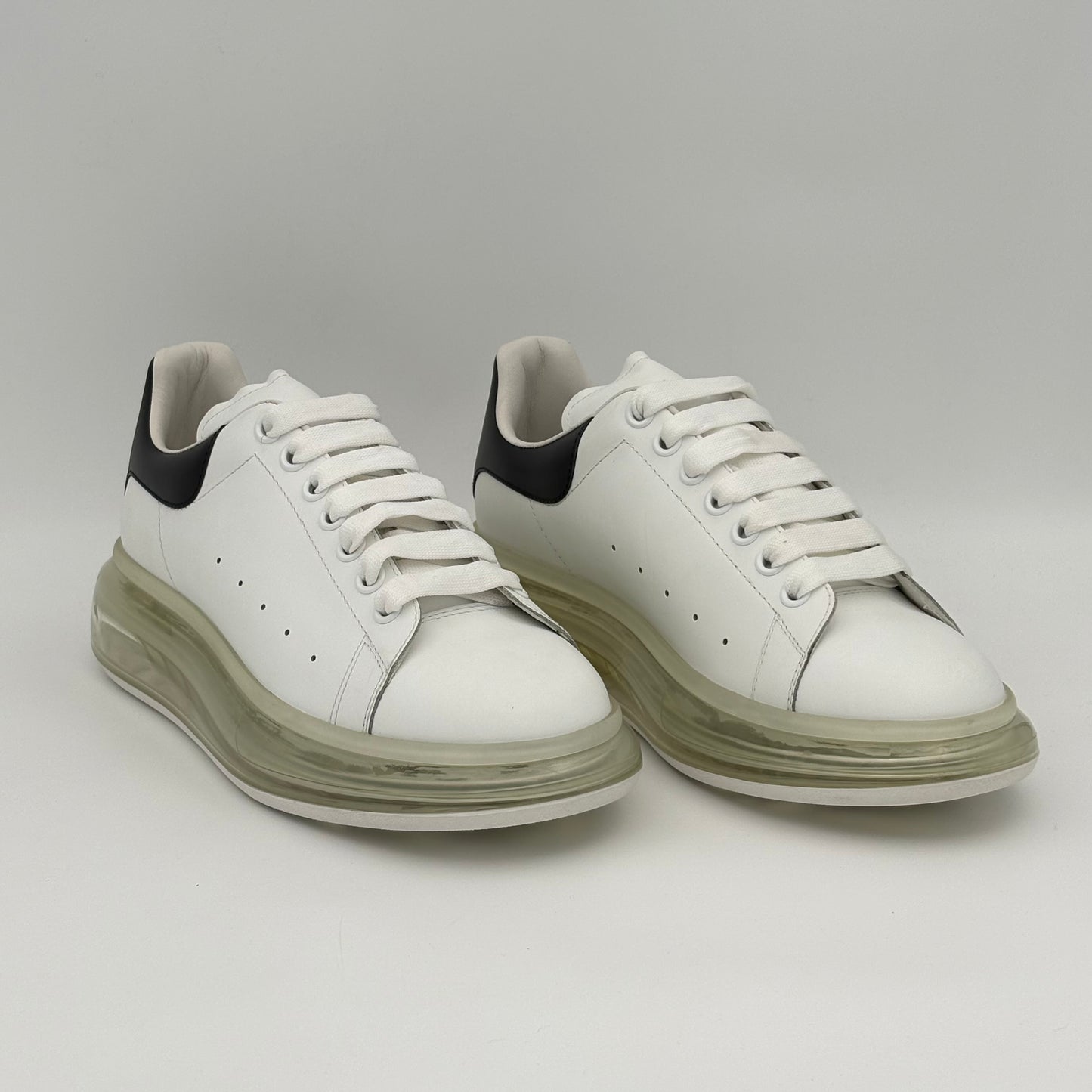 Alexander McQueen Oversize Suela Transparente Negro