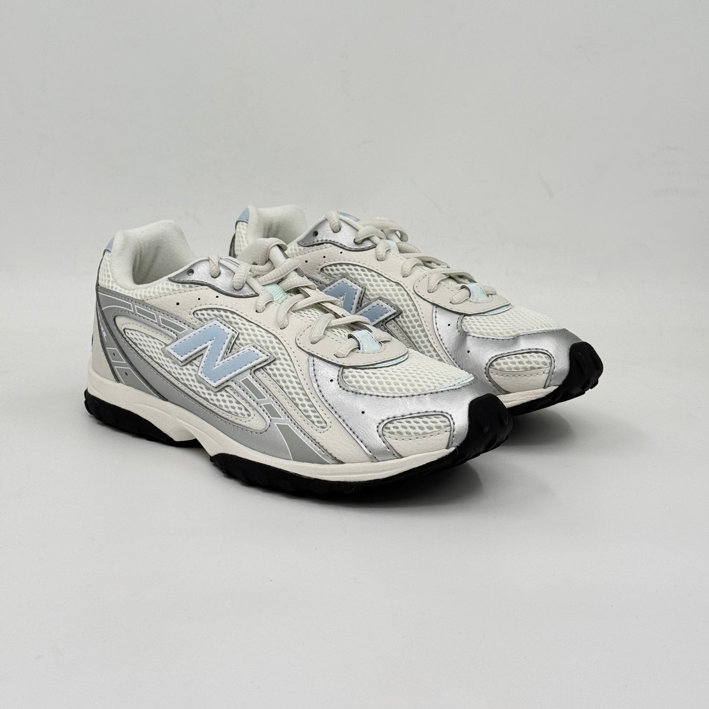 New Balance 204L
Silver Metallic Blue