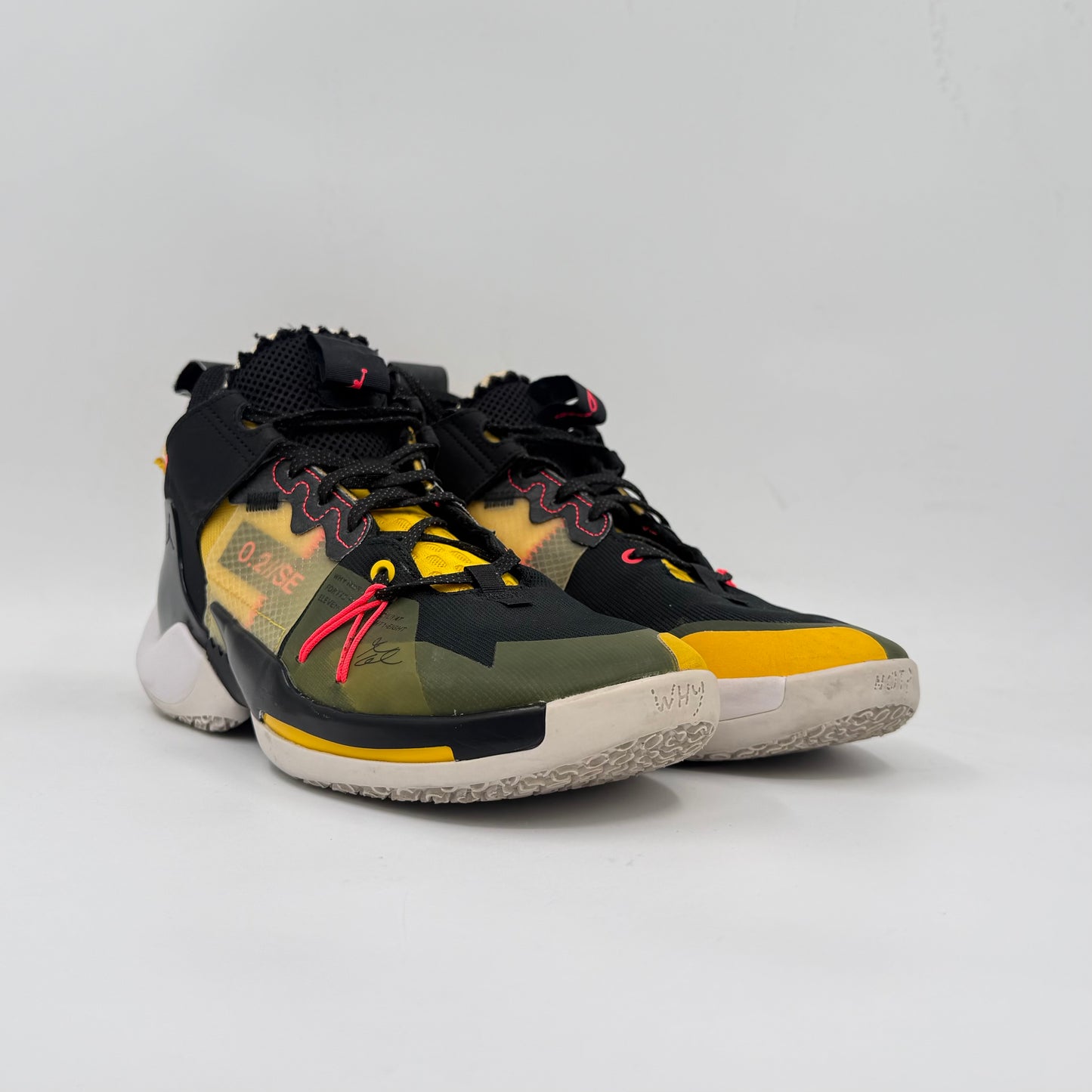 Jordan Why Not Zer0.2
Flash Crimson (Pre-owned condition 9/10)