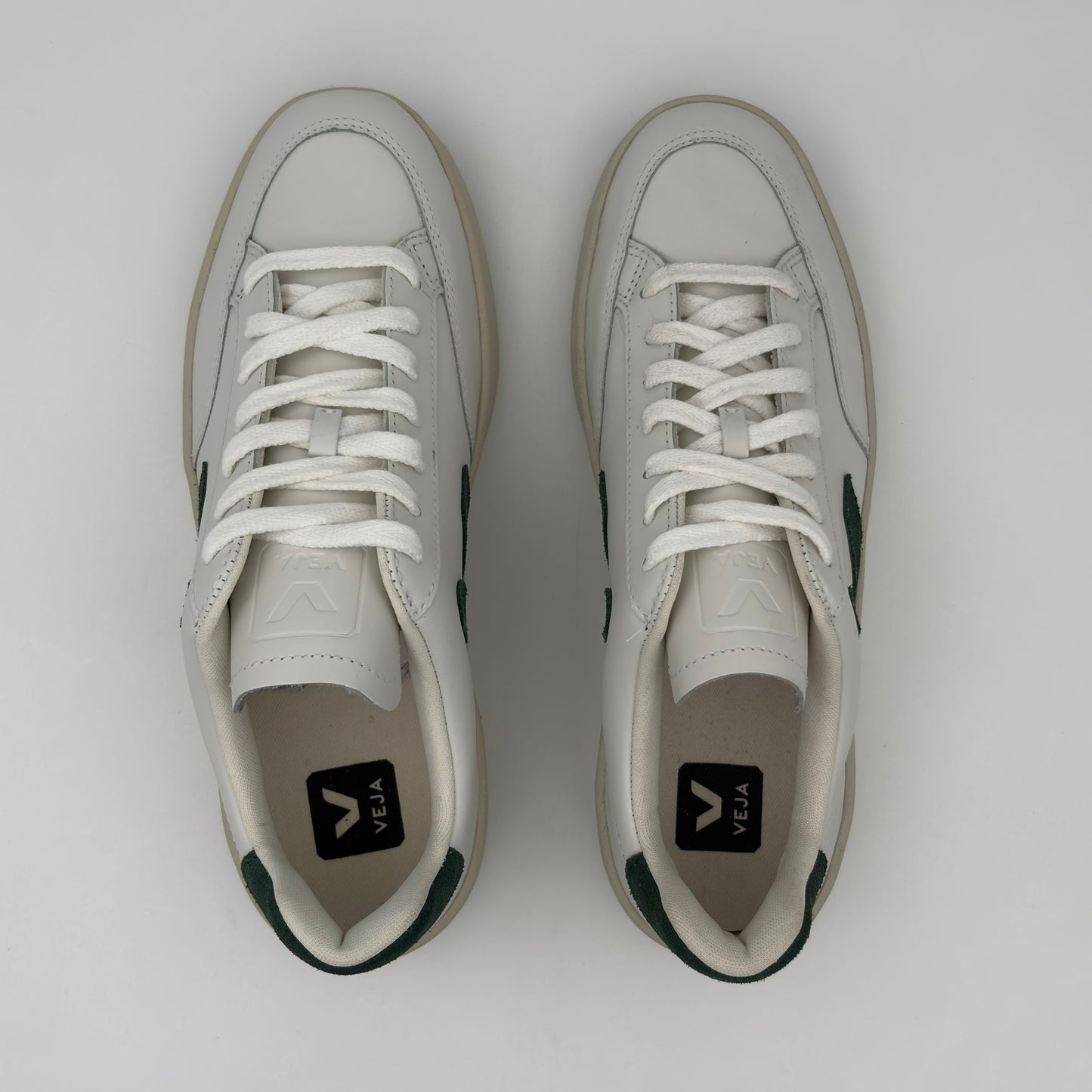 Veja V-12 White Dark Green