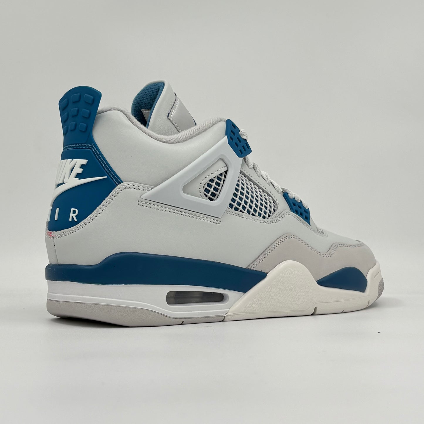 Jordan 4 Retro
Military Blue (2024)