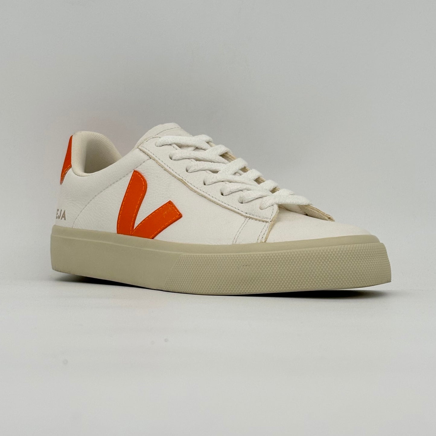 Veja Campo White Fury