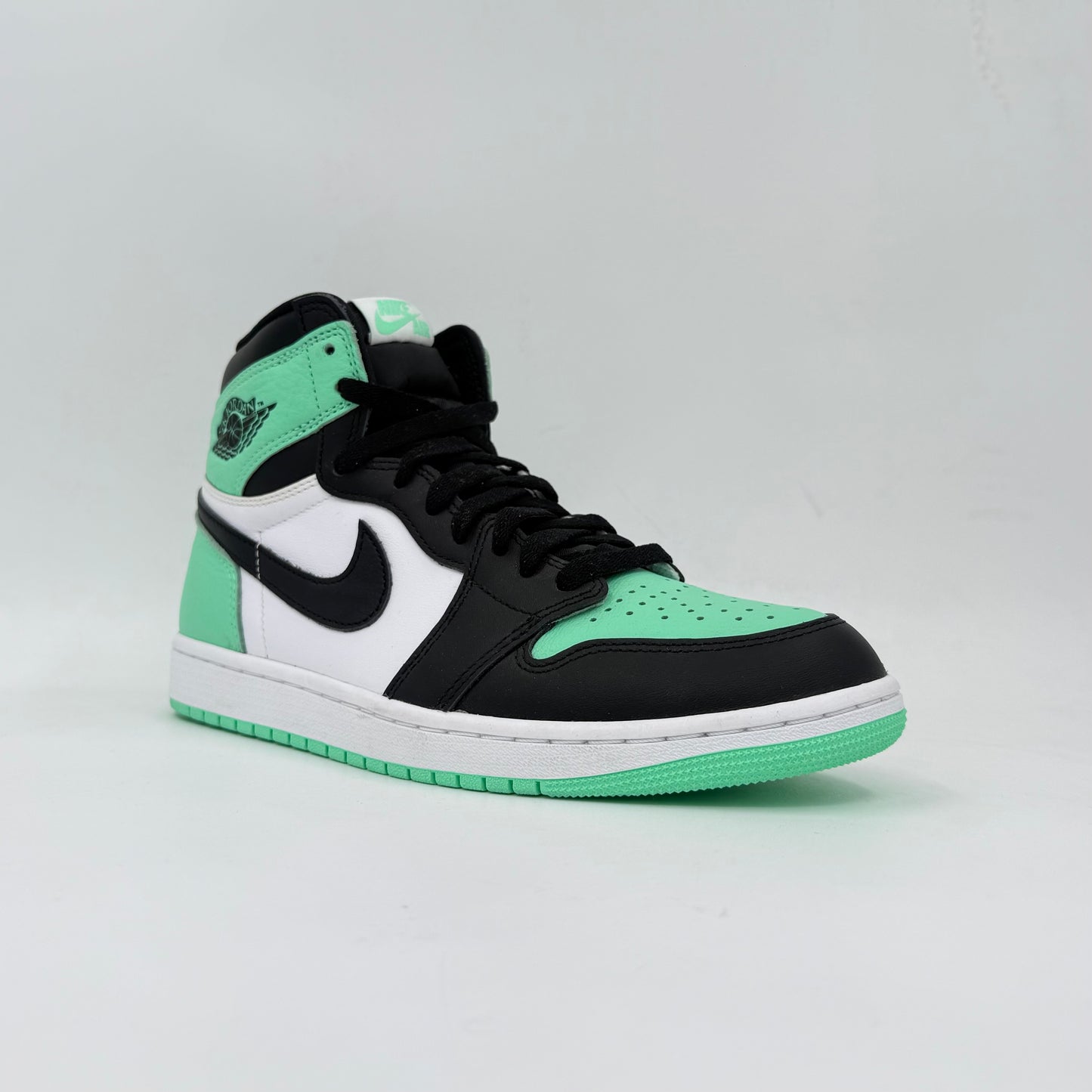 Jordan 1 Retro High OG
Green Glow