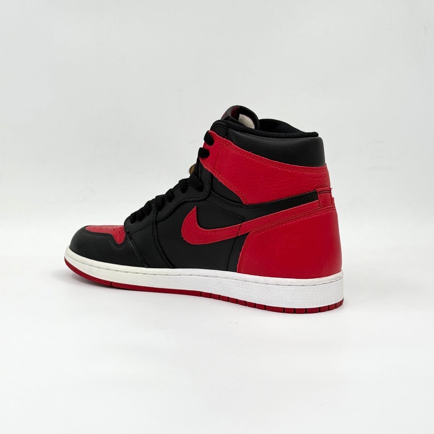 Jordan 1 Retro High
Bred Banned (2016)