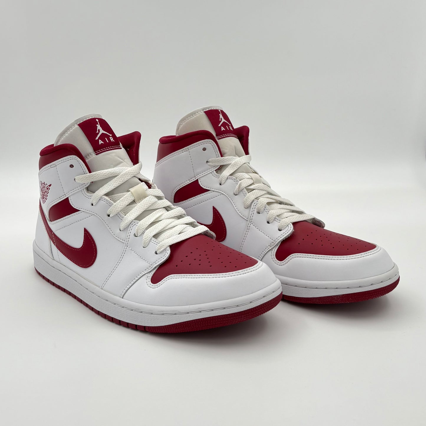 Jordan 1 Mid Reverse Chicago