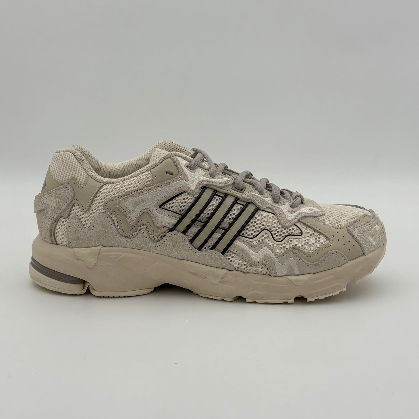 Adidas Response CL Bad Bunny en Wonder White