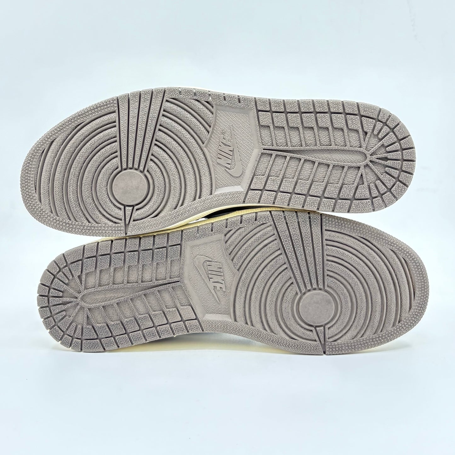 Air Jordan 1 Low OG SP “Reverse Mocha” (Pre owned 9.5/10)
