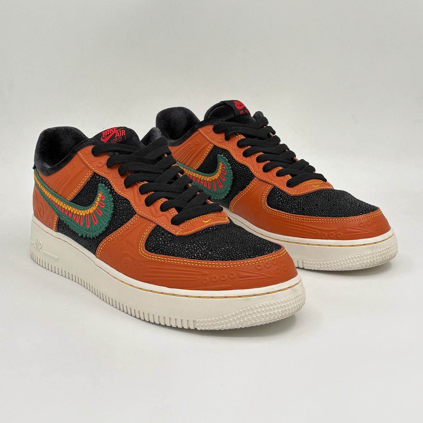 Nike Air Force 1 Low "Siempre Familia" (Pre-owned 9.5/10)