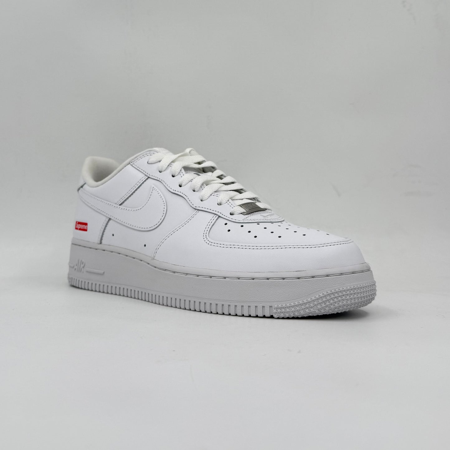 Nike Air Force 1 Low
Supreme White