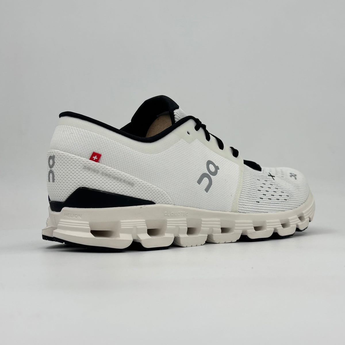 On Running Cloud X 4 Ivory Black W