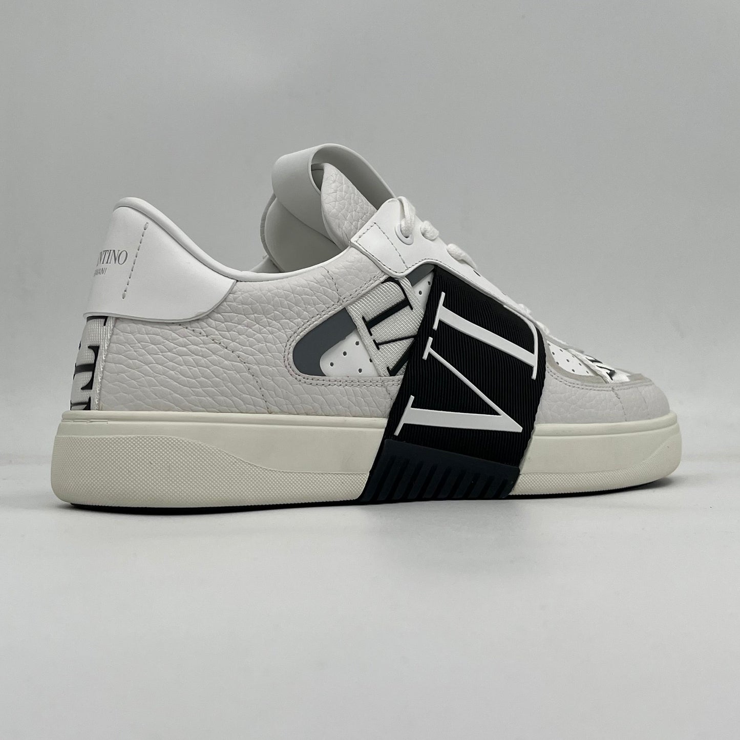 Valentino Garavani VL7N White Black