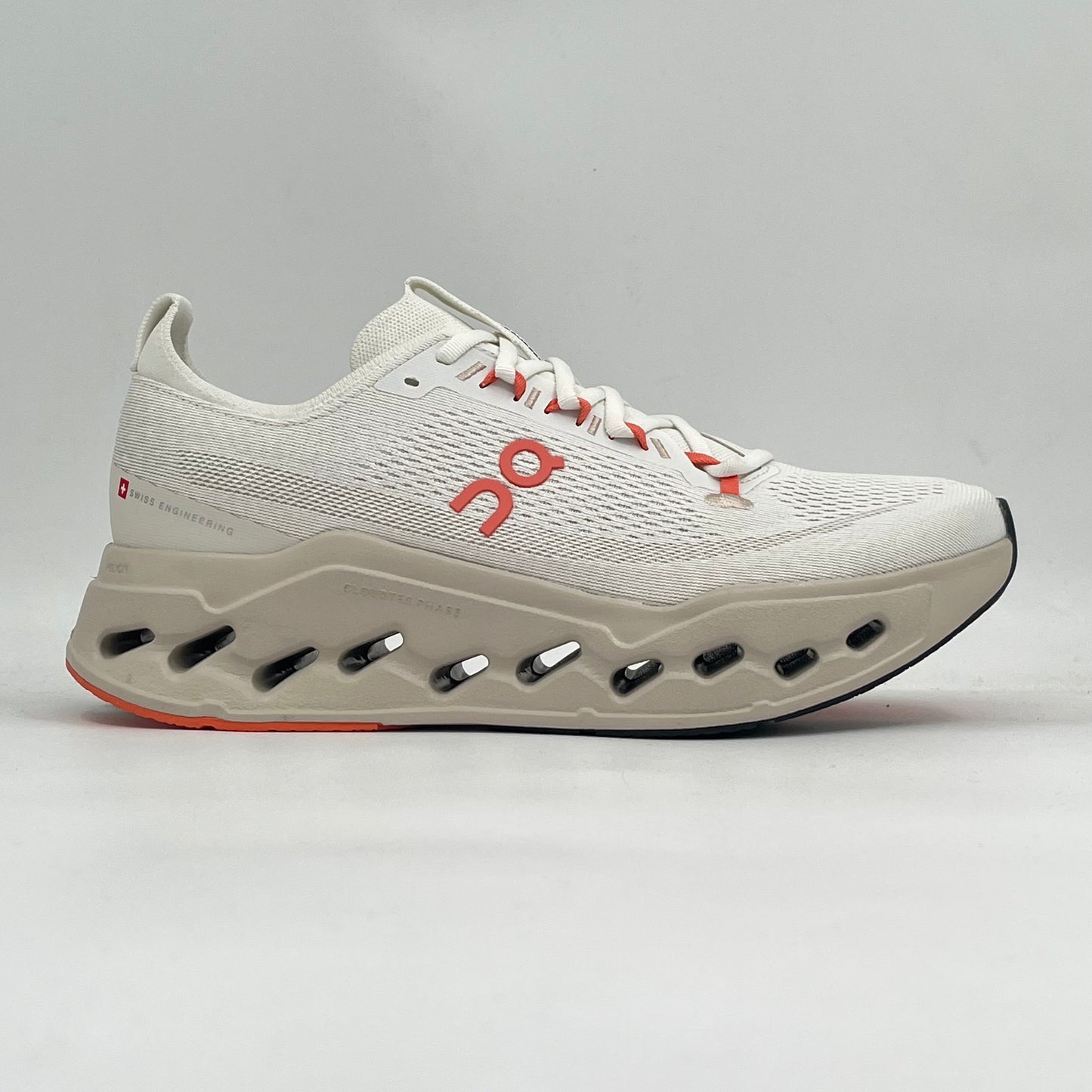 On Running Cloudsurfer Max Ivory Salmón