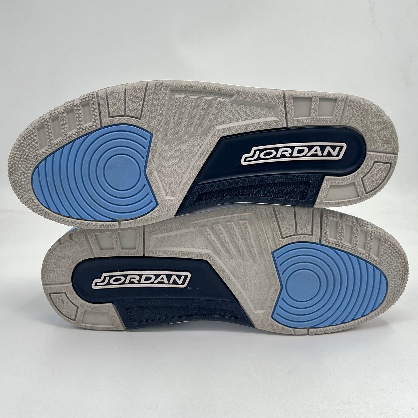 Air Jordan 3 Retro "UNC"