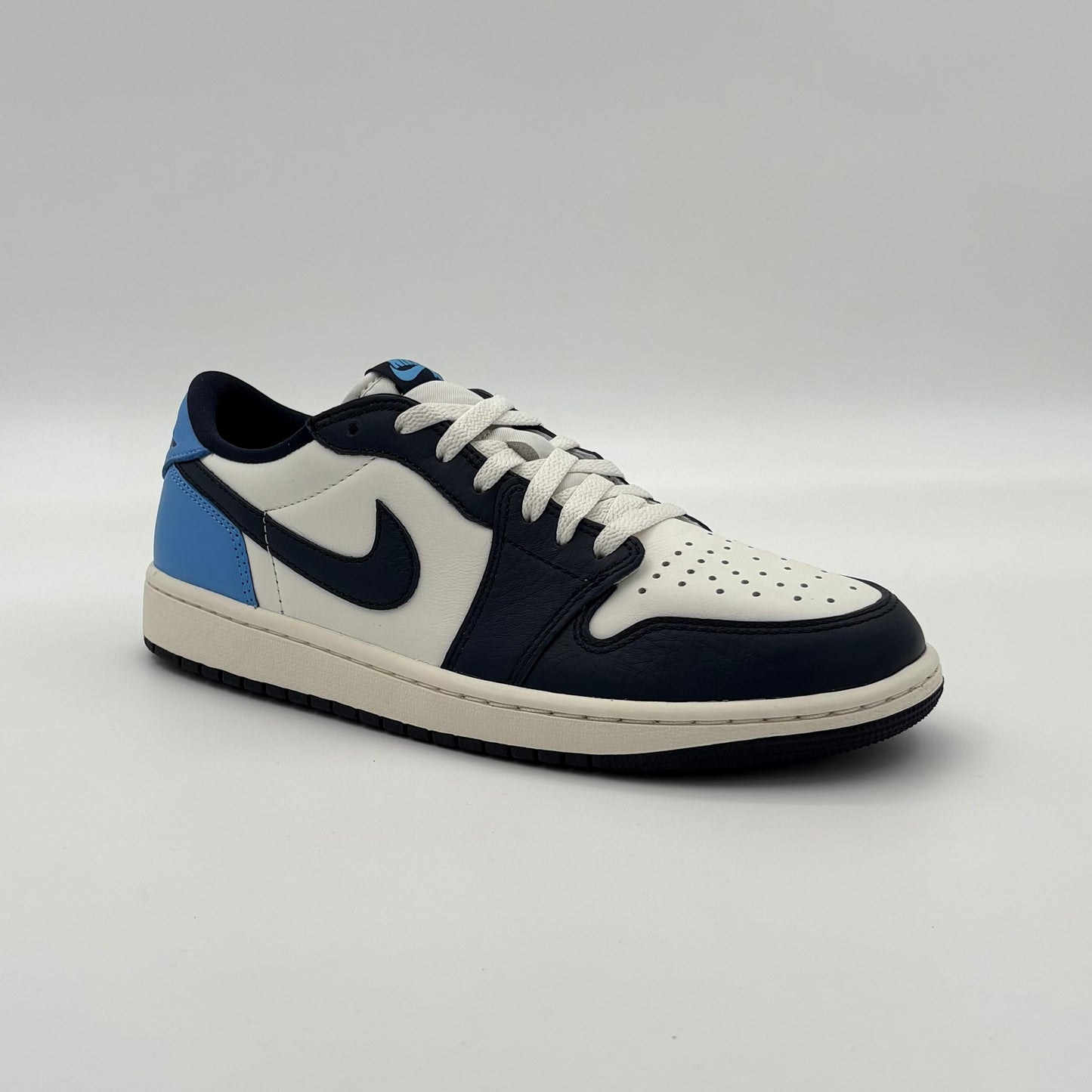 Jordan 1 Obsidiana OG Low UNC