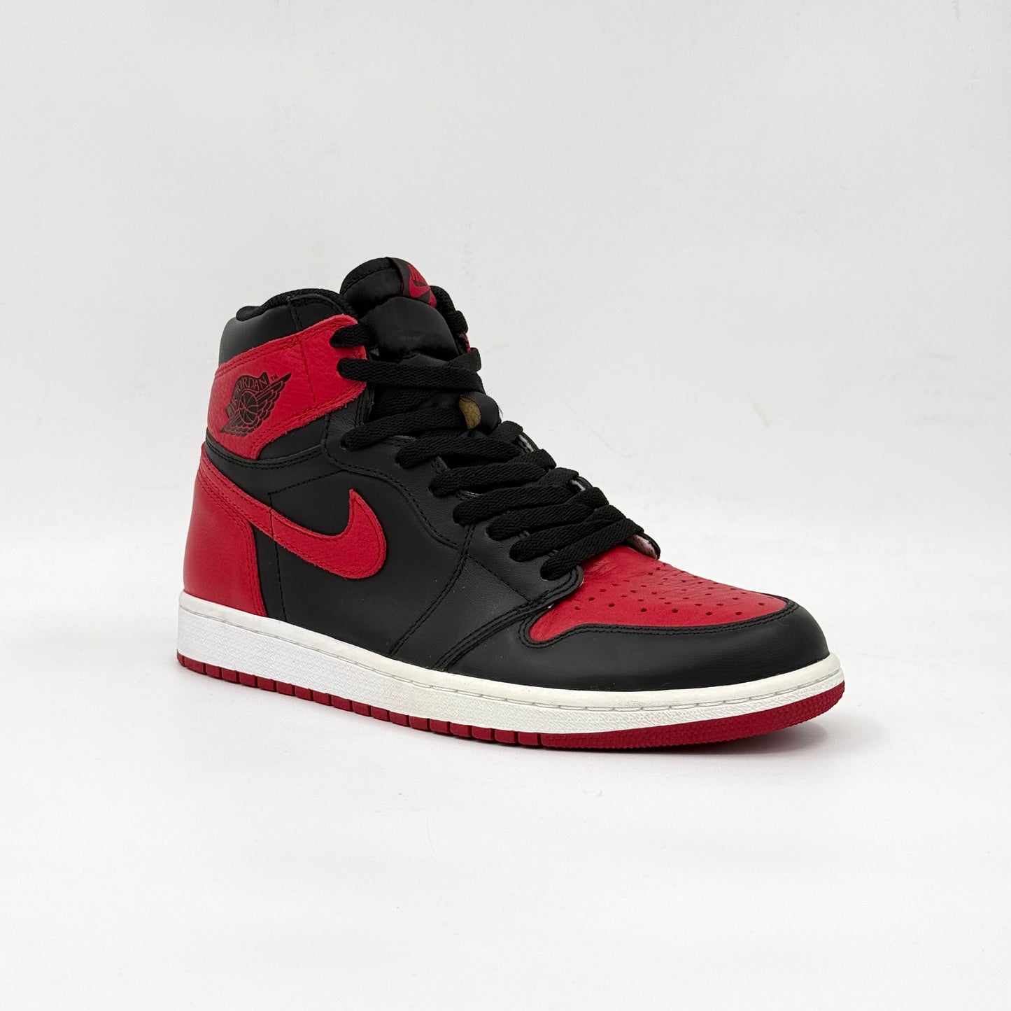 Jordan 1 Retro High
Bred Banned (2016)