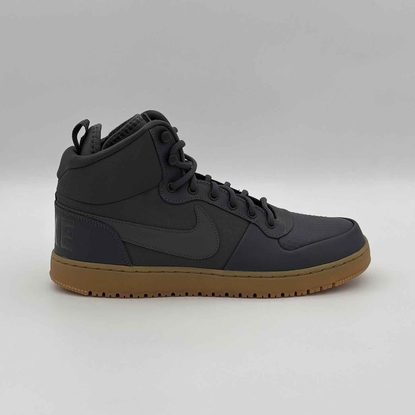 Nike Court Borough Mid Winter