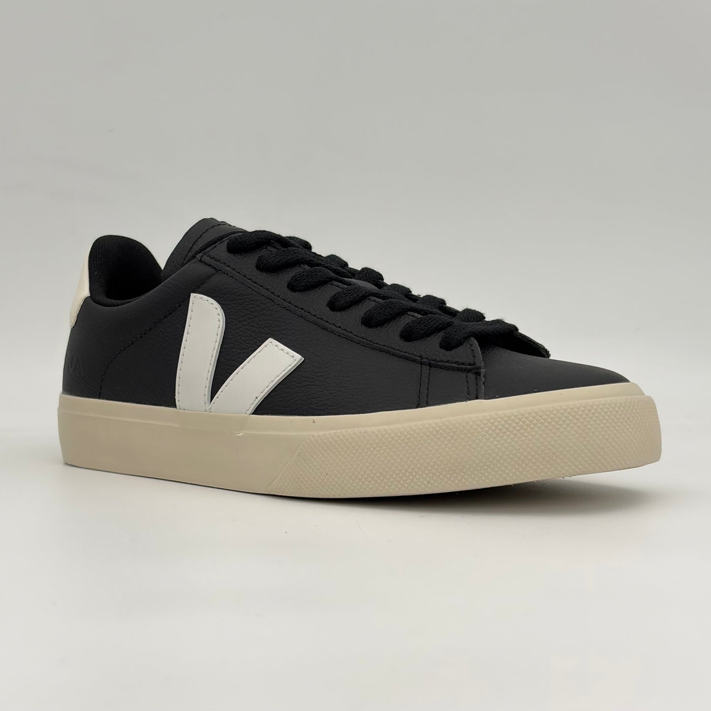 Veja Campo Black White