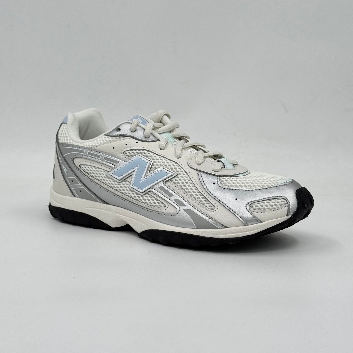 New Balance 204L
Silver Metallic Blue
