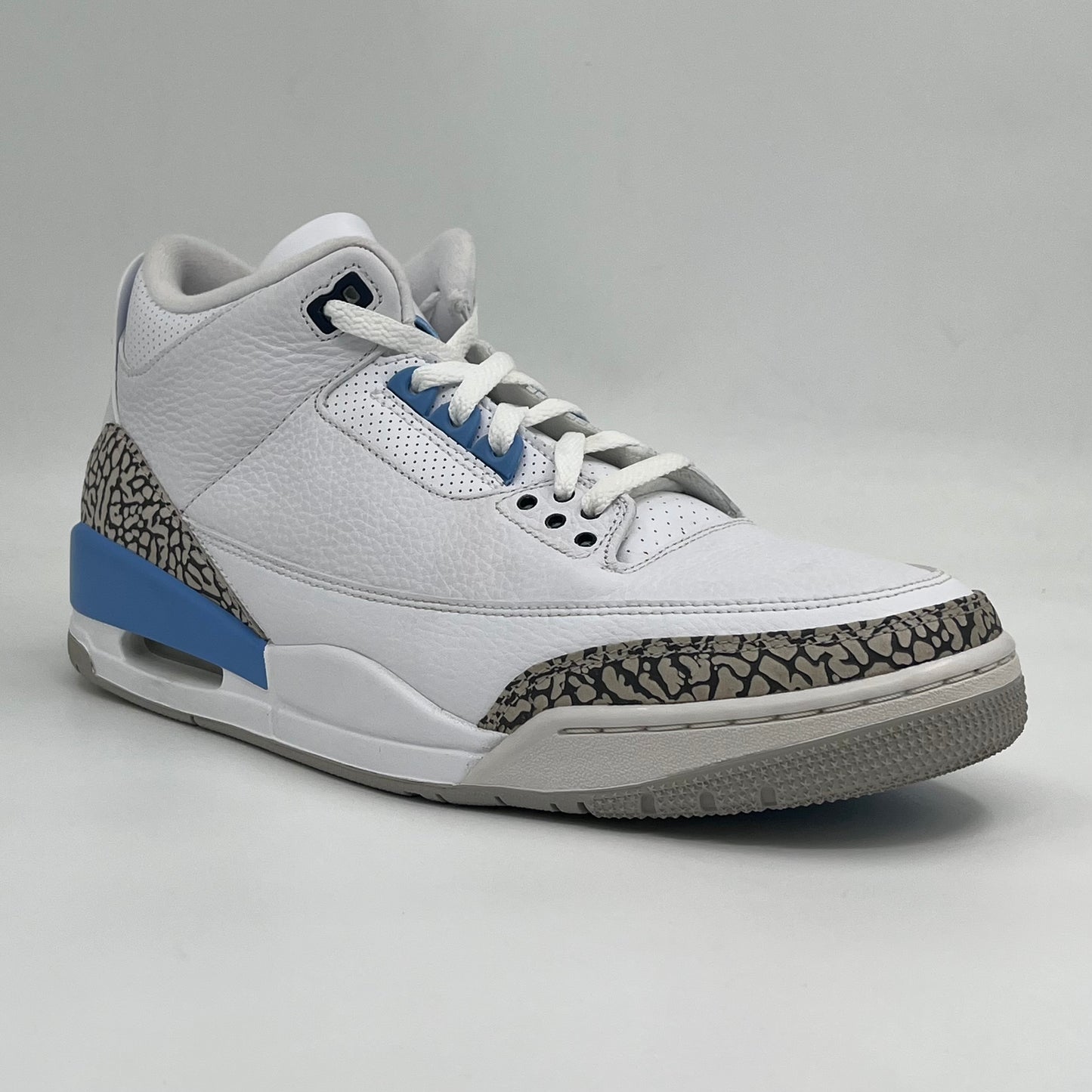 Air Jordan 3 Retro "UNC"