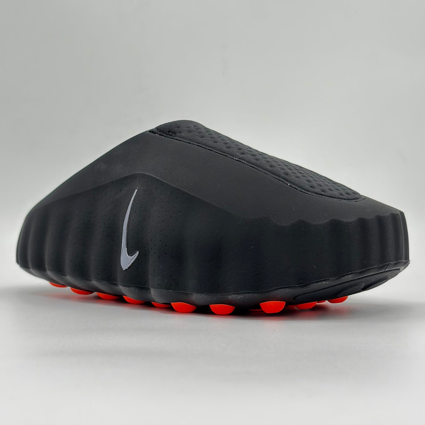 Nike Mind 001 Slide
Black Chrome
