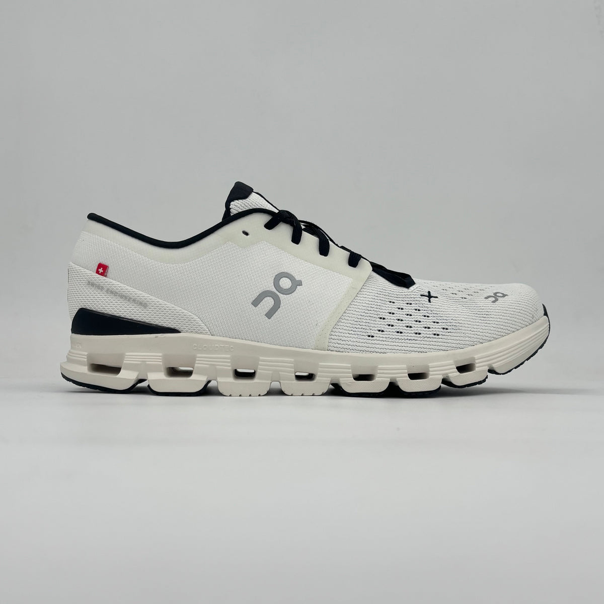 On Running Cloud X 4 Ivory Black W