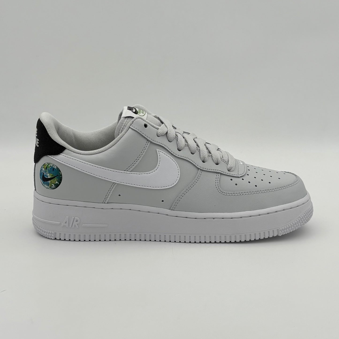 Nike Air Force 1 Day Earth