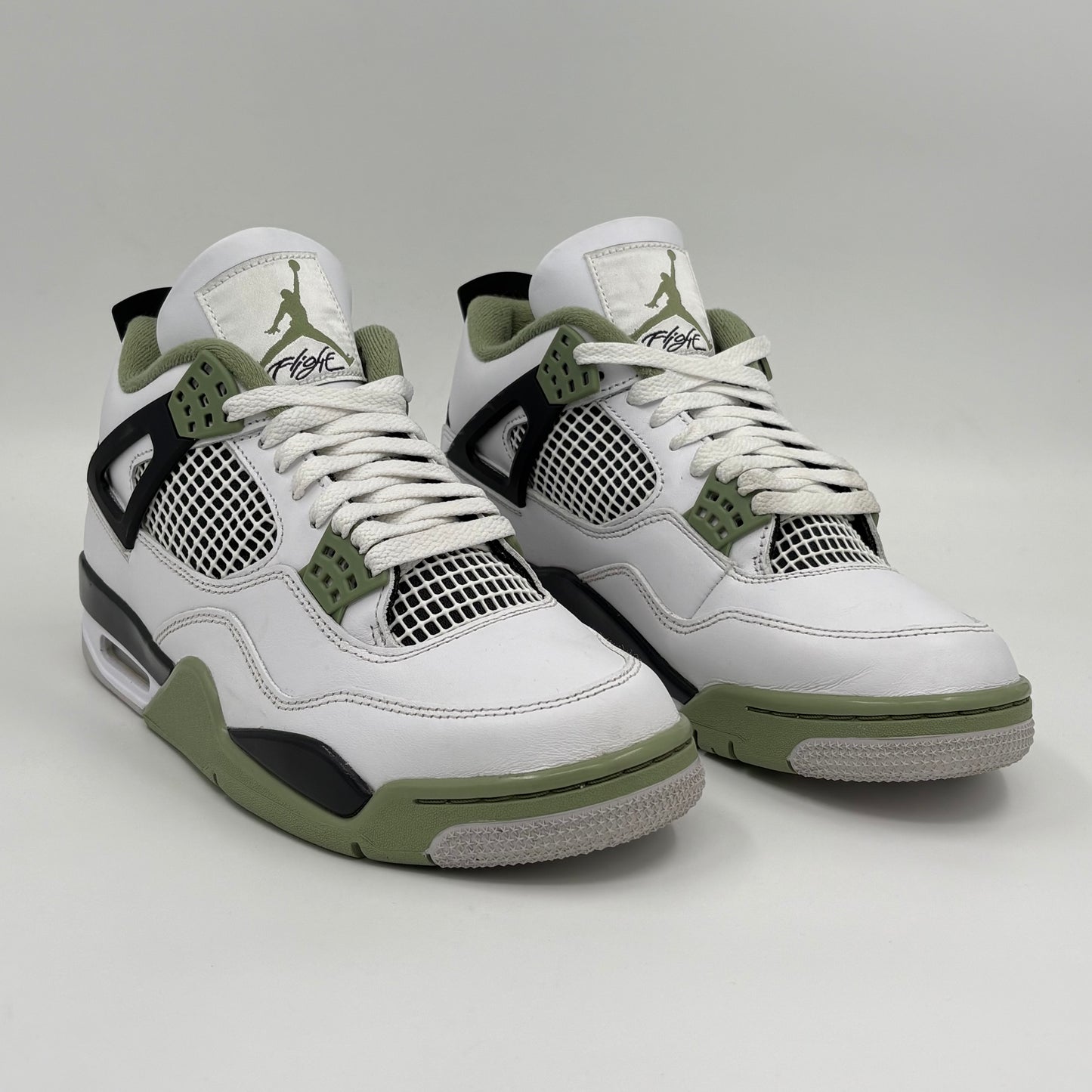 Nike Air Jordan 4 Retro Seafoam (Pre-owned condition 9/10)