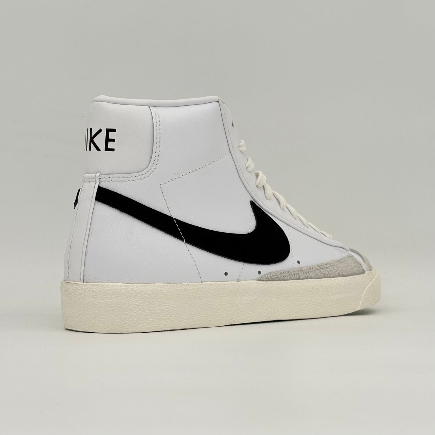 Nike Blazer Mid 77 Vintage
White Black