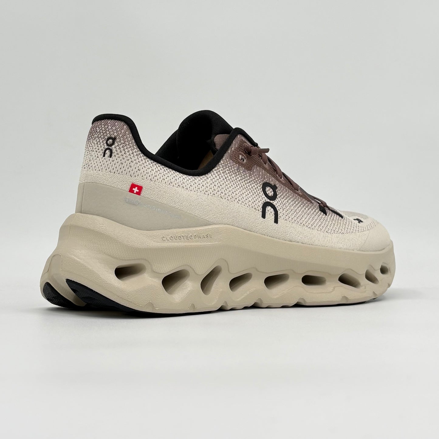 On Running Cloudtilt Clove Sand