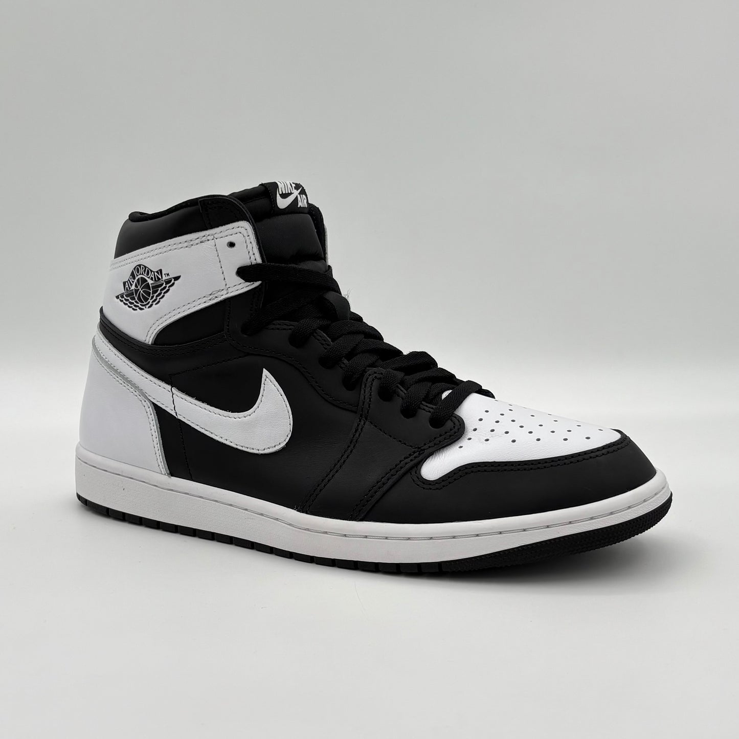 Jordan 1 Retro High OG Black White