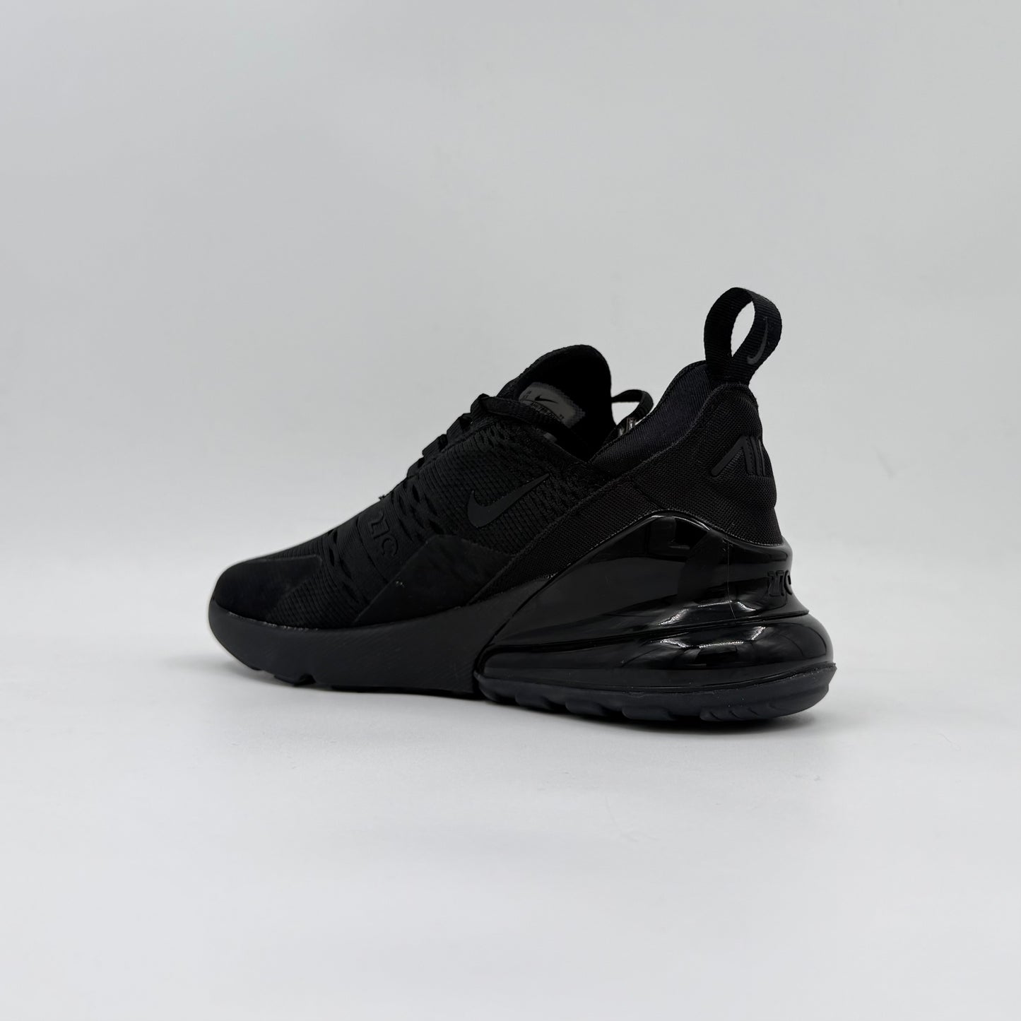 Nike Air Max 270
Triple Black