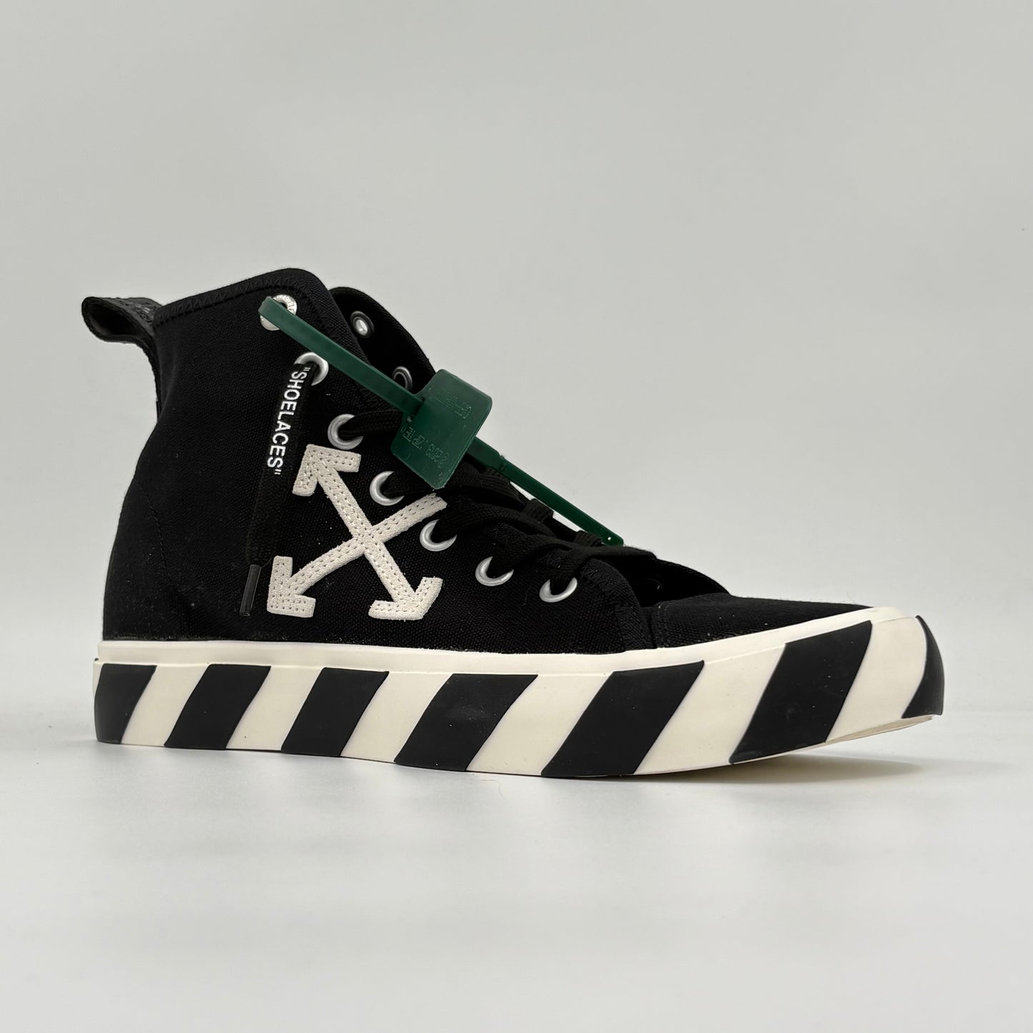Off-White Vulc Sneaker Mid Black White