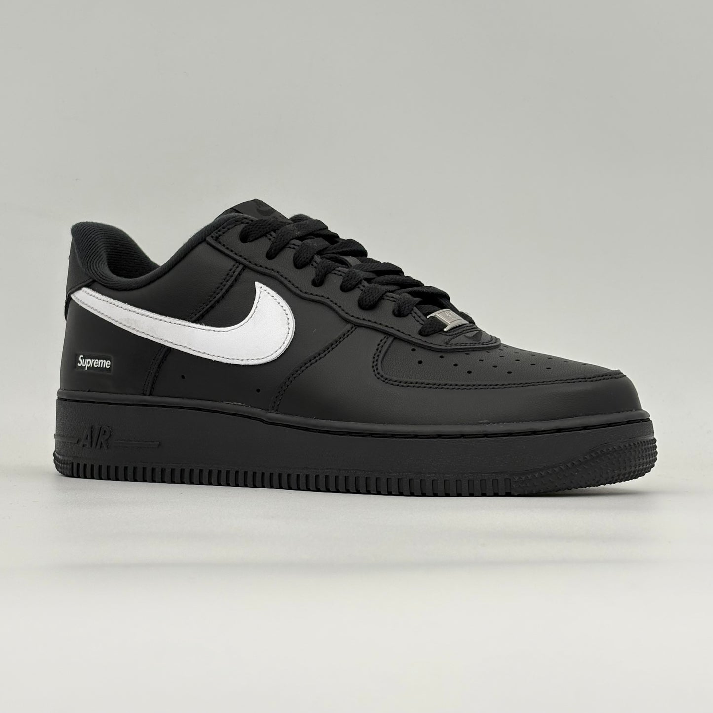 Nike Air Force 1 Low
Supreme Black White
