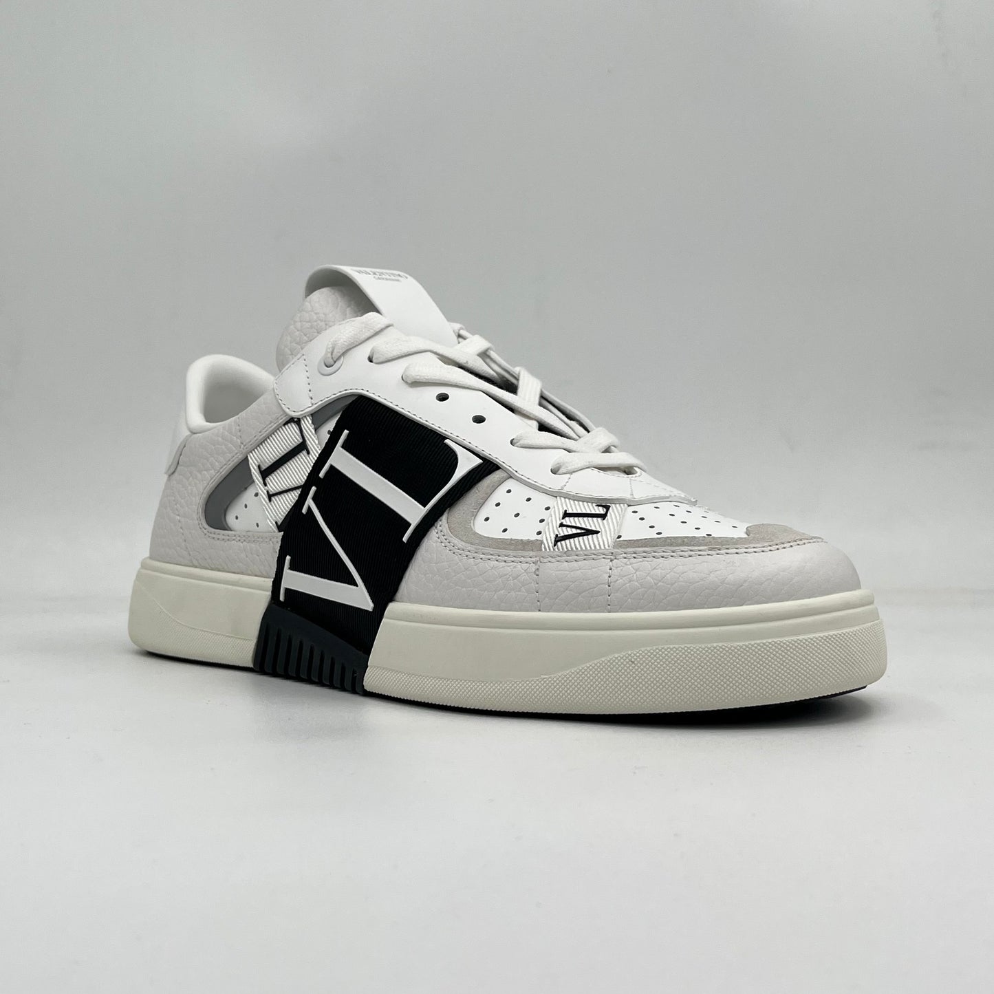Valentino Garavani VL7N White Black