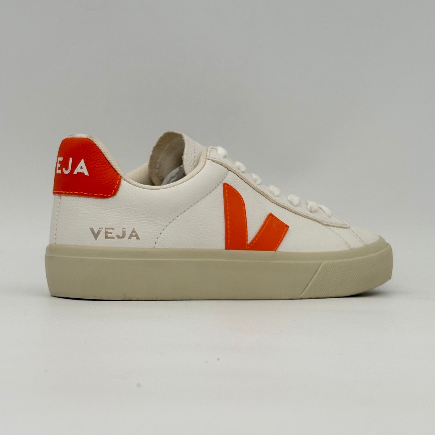 Veja Campo White Fury