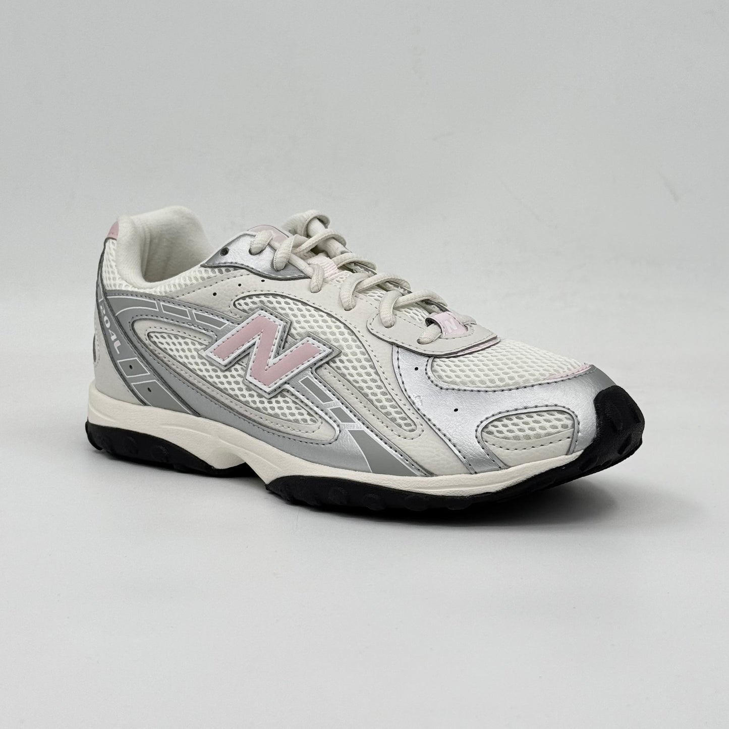 New Balance 204L
Silver Metallic Pink