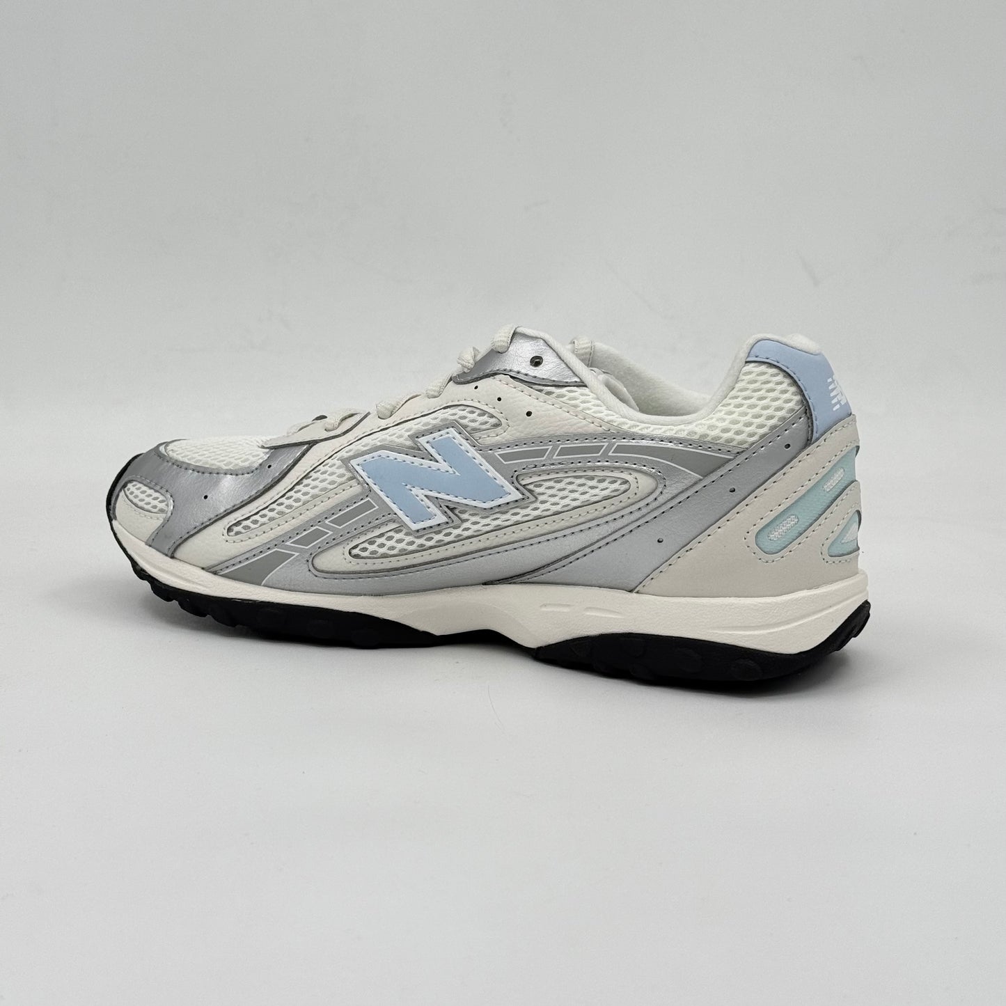 New Balance 204L
Silver Metallic Blue