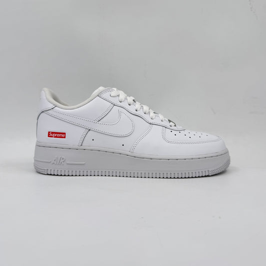 Nike Air Force 1 Low
Supreme White