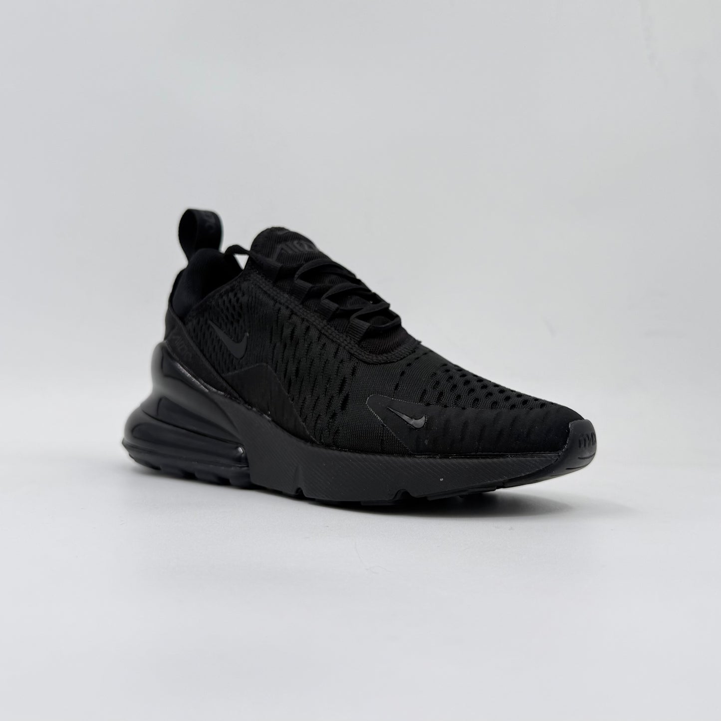 Nike Air Max 270
Triple Black