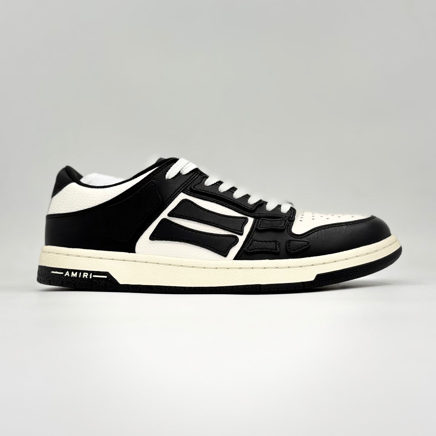 Amiri modelo Skel Top Low White Black