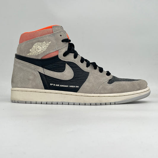 Jordan 1 Retro High Neutral Grey Hyper Crimson (Pre-owned 7.5/10)