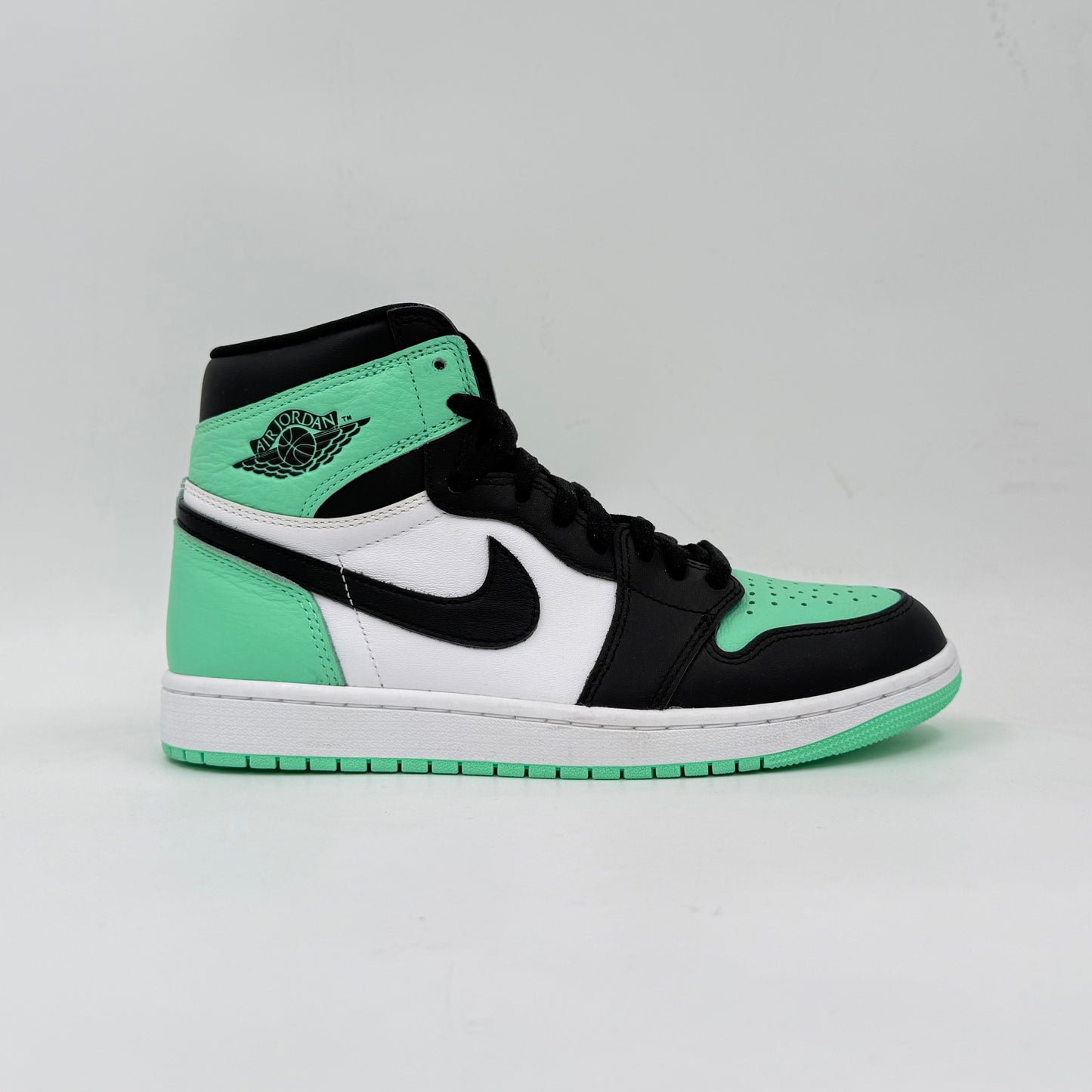 Jordan 1 Retro High OG
Green Glow