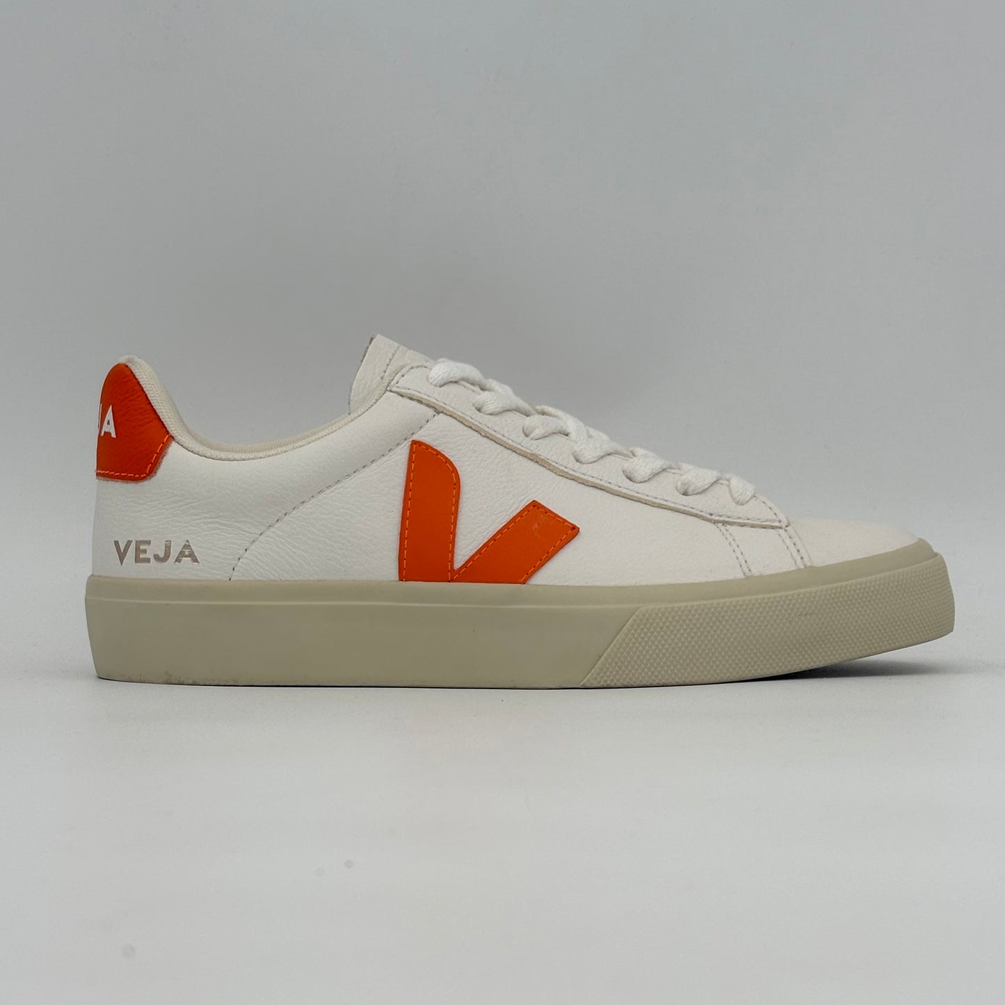 Veja Campo White Fury