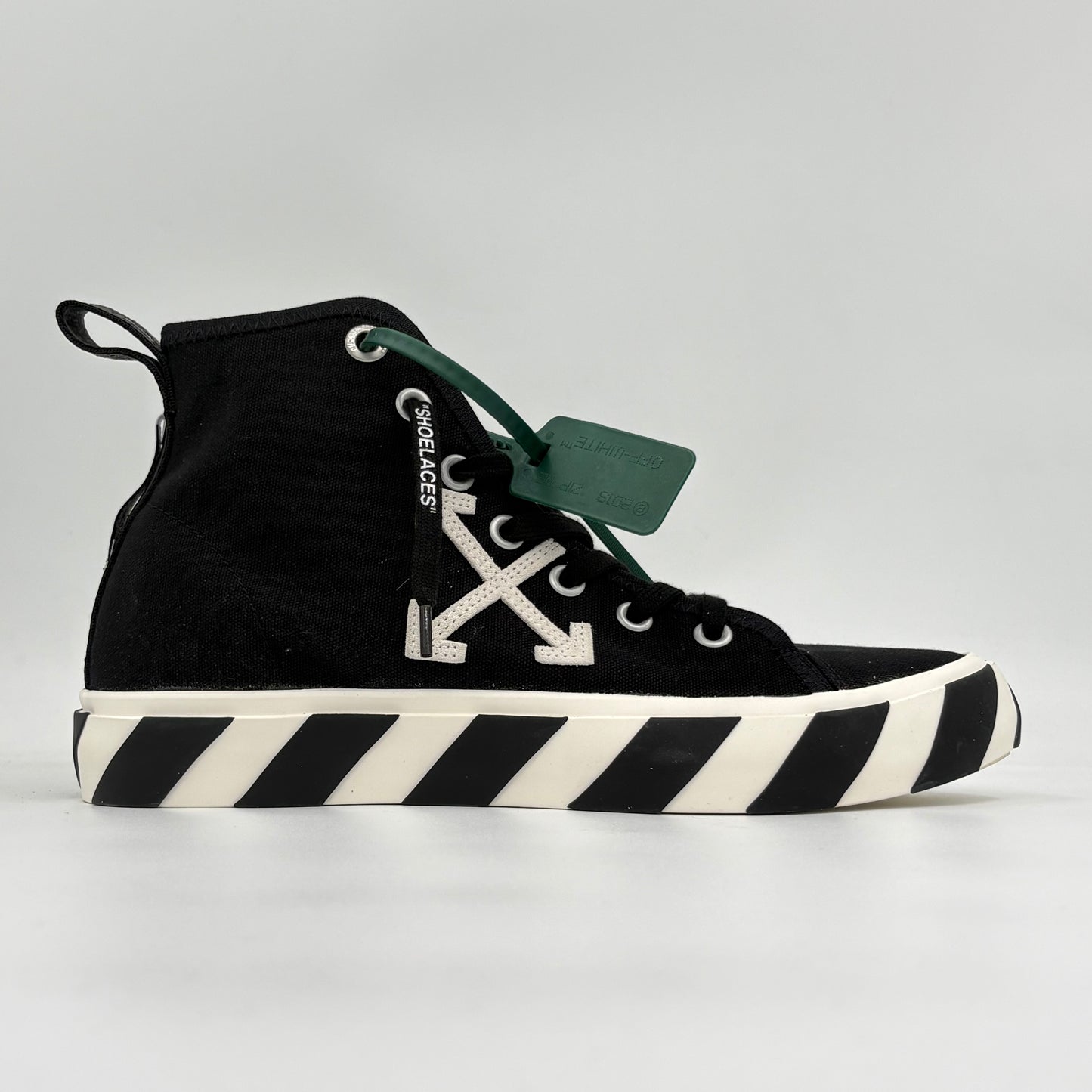 Off-White Vulc Sneaker Mid Black White