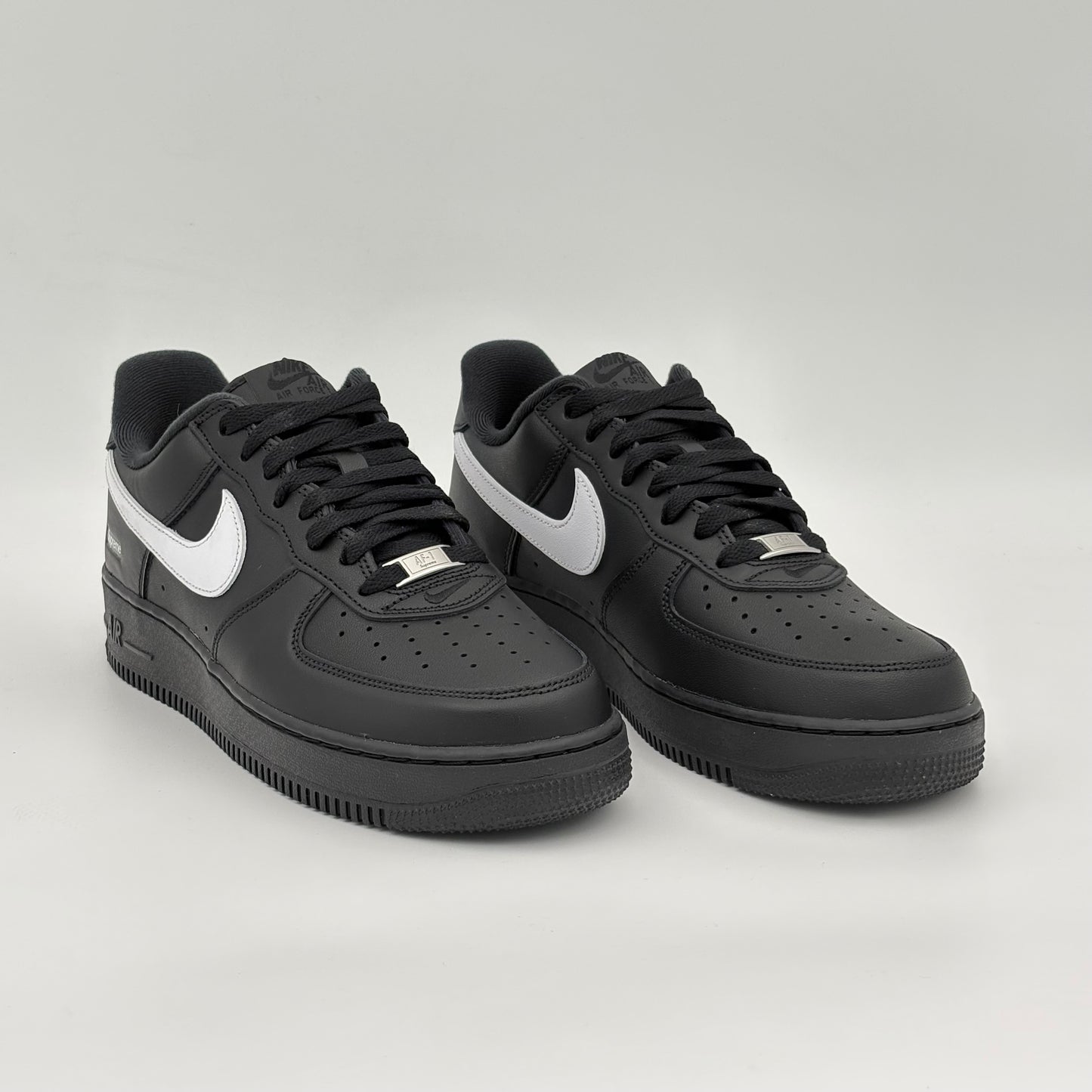 Nike Air Force 1 Low
Supreme Black White
