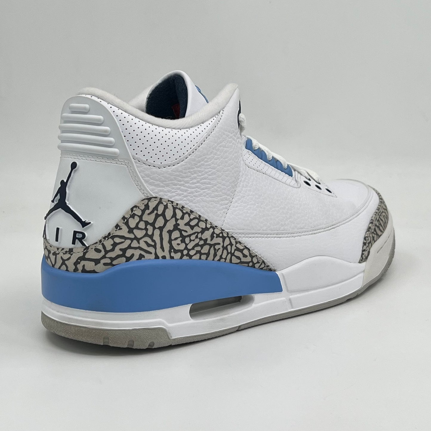 Air Jordan 3 Retro "UNC"
